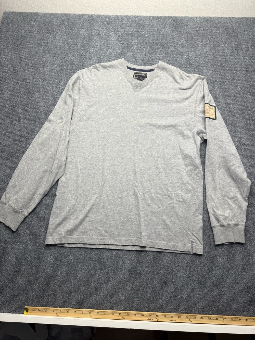 Abercrombie & Fitch Mens Large Vintage gray long-sleeve V-neck shirt